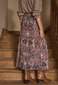 Next REGULAR FIT - PRINTED MIDI - Plisovaná sukně - pink