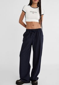 Stradivarius Tygbyxor - dark blue
