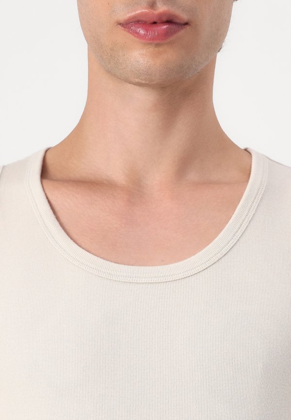 LARS TANK - Top - moonstruck2