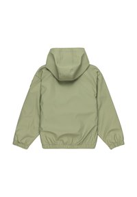 Vaaleanvihreä takki, jossa on huppu; varustettu joustavilla hihansuille ja helmalla; sileä, vettä hylkivä materiaali; yksinkertainen muotoilu, ei näkyviä yksityiskohtia tai kuvioita.