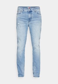 Vaqueros de denim azul claro con un corte ajustado, que presentan un diseño desgastado, detalles rasgados y un estilo clásico de cinco bolsillos.
