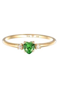 Bague en argent sterling avec plaquage or, ornée d'une pierre précieuse verte en forme de cœur au centre, flanquée de deux pierres rondes transparentes.