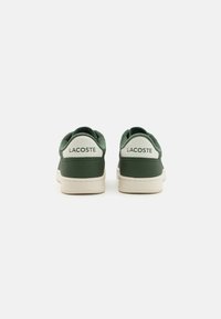 Lacoste CARNABY SET - Tenisice - vert/foncé beige
