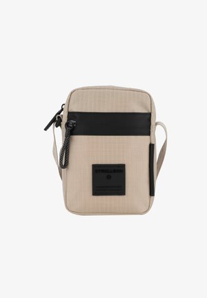 Bežna platnena torba za crossbody z črnim usnjenim detajlom, zadrgo in nastavljivim trakom. Ima logotip na sprednji strani.