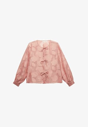 Lichtroze blouse met lange mouwen, tekstuur met bloemenpatroon, drie strikjes aan de voorkant en een ronde halslijn. Zachte stof met een comfortabele pasvorm.