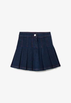 Donkerdenim plooienrok met een aangesloten taille, zilveren knoop en contrasterende rode stiksels langs de naden en de zoom.