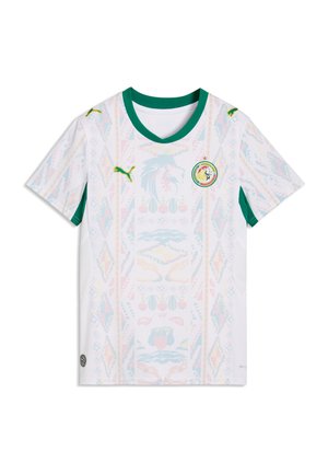 Maillot de football blanc avec col et accents de manches verts, motifs géométriques multicolores, logos Puma et emblème de l'équipe nationale du Sénégal sur la poitrine.