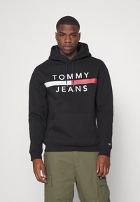 Tommy Jeans REFLECTIVE FLAG HOODIE - Sweatshirt com capuz - black