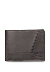 Portafoglio in pelle marrone con una texture liscia, caratterizzato da un logo in rilievo e un dettaglio di design angolato sulla parte frontale. Forma compatta e classica.