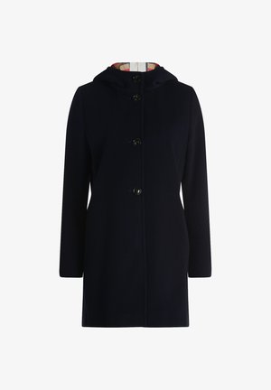 Manteau à capuche bleu marine avec quatre boutons à l'avant et une doublure en tissu à carreaux visible à l'intérieur de la capuche, manches longues, style mi-long.