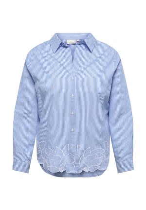 Chemise à manches longues rayée verticalement bleu clair et blanc, avec col, boutonnière devant et broderie florale blanche le long de l'ourlet inférieur.