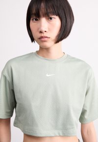 Nike Sportswear CROP TEE - Paprasti marškinėliai - jade horizon