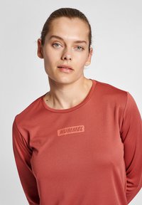 Hummel TOLA - Langærmet T-shirt - apple butter