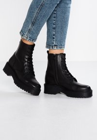 Zign Botines con plataforma - black
