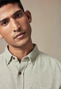 Next BRUSHED TEXTURE LONG SLEEVE-REGULAR FIT - Cămașă - green