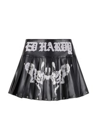 Gonna nera plissettata con una finitura lucida, caratterizzata da un logo "ED HARDY" bianco e grafiche di tigri al centro. Bottoni a pressione in metallo decorano l'orlo.