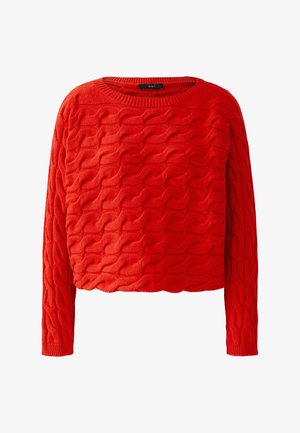 Roter Strickpullover mit welliger Textur, rundem Ausschnitt und langen Ärmeln. Das Material wirkt weich und dick und vermittelt ein gemütliches Erscheinungsbild.