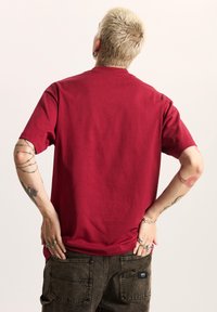 Vans SALTON LOOSE FIT  - Camiseta básica - dark red