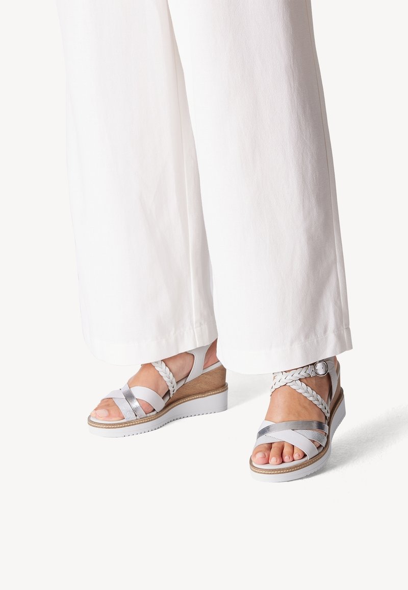 Chaussures plates dorées pour dames CORELIA