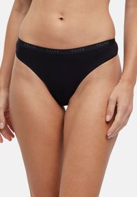 Zwarte katoenen slip met een gladde textuur, voorzien van een tailleband met FALKE-logo en een klassiek ontwerp. Eenvoudige en veelzijdige ondergoedstijl.