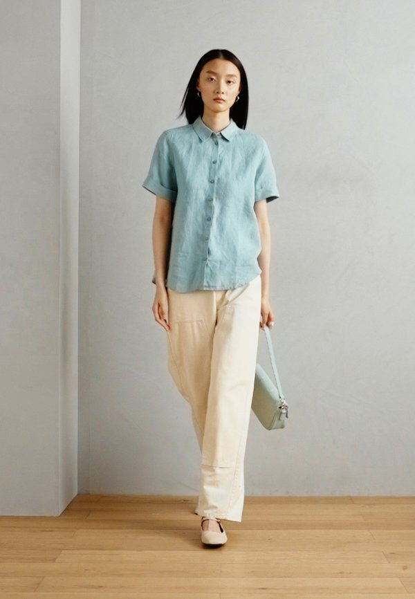 BLOUSE REGULAR FIT SHORT SLEEVE SOLID - Button-down blouse - pure teal3