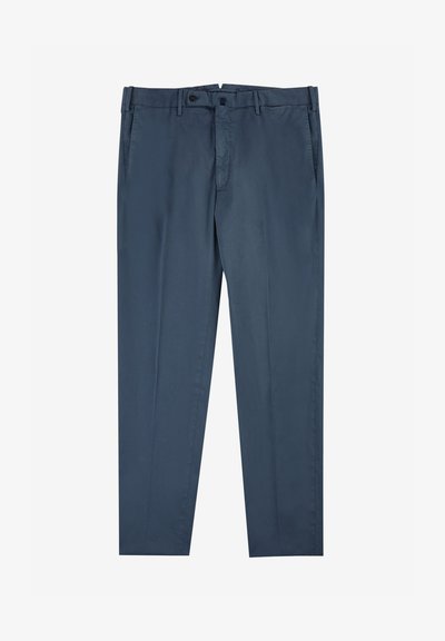 Donkerblauwe broek van soepel materiaal, met een recht model, voorzakken en een enkele knoopsluiting.