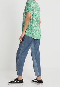 Gina Tricot Triko s potiskem - green