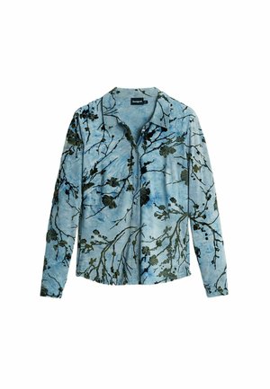 Cămașă cu mâneci lungi, nasturi în față, cu fundal albastru deschis și model de ramuri florale în verde închis și negru, cu guler și nasturi pe față.