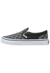 Sneaker slip-on a scacchi in bianco e nero con suola in gomma bianca, dettagli in cucitura testurizzata e una patch con il logo Vans sul lato.