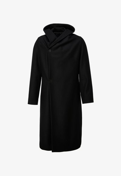 Schwarzer Wollmischmantel mit Kapuze, asymmetrischem Kragen, zwei vorderen Knöpfen und langen Ärmeln mit lockerem Schnitt. Glatte Textur.