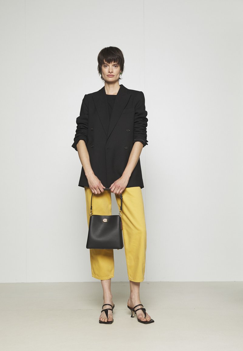 COACH WILLOW BUCKET BAG - Ručna torba - black