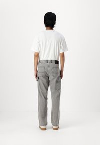 Jack & Jones JJIEDDIE PAINTER - Blugi loose fit - grey denim
