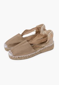 Espadrillas beige in tela con suola in juta intrecciata, dotate di cinturini incrociati e cuciture bianche lungo i bordi.