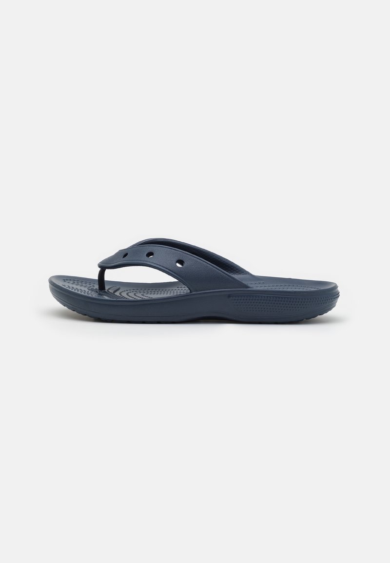 Infradito blu navy in gomma, con suola testurizzata, ampia fascia e fori di ventilazione per la traspirabilità.