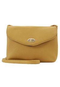 Żółta, teksturowana skórzana torba na ramię z klapką i pozłacanymi elementami. Posiada cienki, regulowany pasek na ramię.
