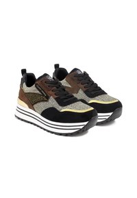 Sneaker sportive con una combinazione di suede nero, dettagli marroni e una tomaia in rete glitterata dorata. Suola spessa a strisce bianche e nere.