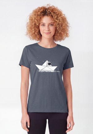 watapparel, ASTRONAUT IN PAPER BOAT - T-shirt print - blue grey