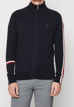 Cardigan zip-up da marina realizzato in materiale lavorato a maglia, con dettagli a strisce bianche e rosse sulle maniche e polsini testurizzati.