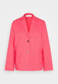 Blazer en coton rose avec un col cranté, fermeture à un bouton, deux poches avant et manches longues. Texture lisse, design décontracté.