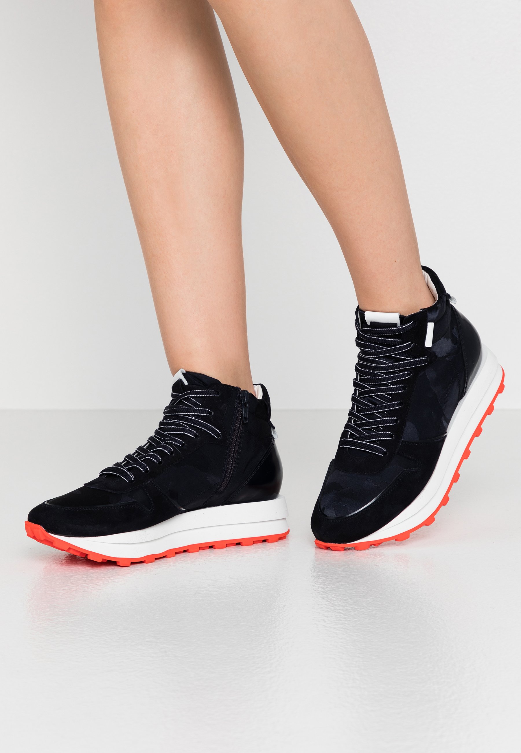 Kennel \u0026 Schmenger Sneaker Taupe dames (41 24070.253 - 41 24070.253) - Rigi