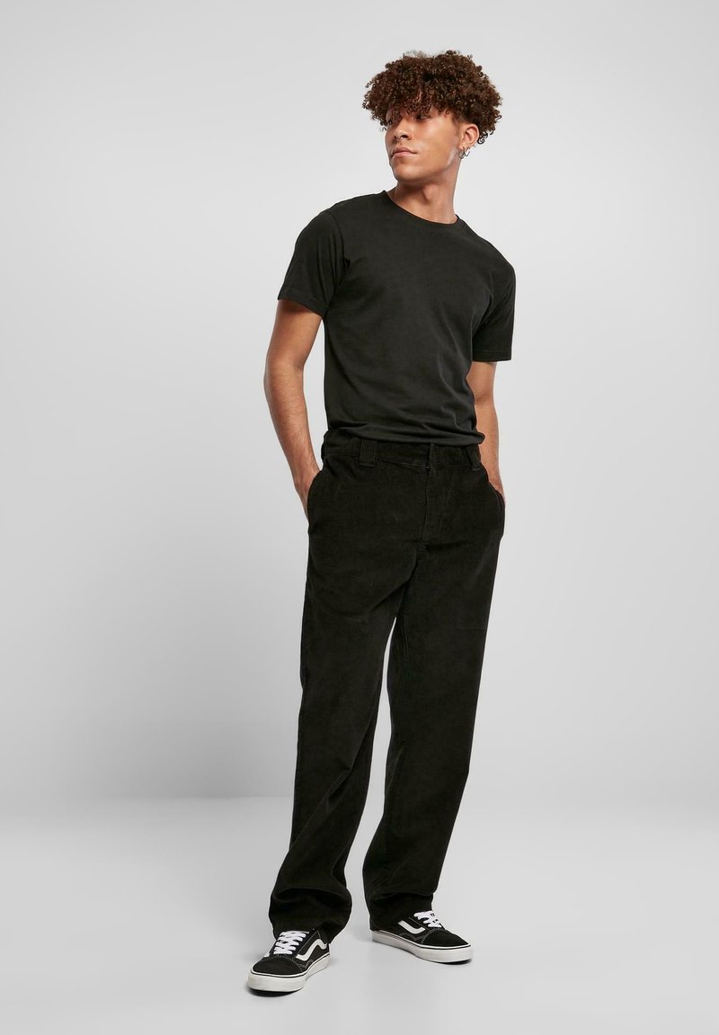 Herren Chinos | Urban Classics CORDUROY WORKWEAR PANTS Chino black/schwarz - VB11081 Herren Chinos | Urban Classics CORDUROY WORKWEAR PANTS Chino black/schwarz - VB11081