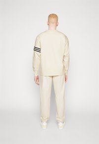 adidas Originals NEUCLASSICS LS - Maglietta a manica lunga - white/black