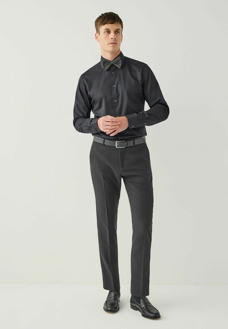 black dress shirt with gold bow tie Next SLIM FIT - OCCASION AND PACK SET - Shirt - black/gold/ pink prom dresses
