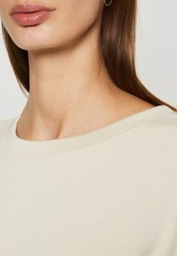 MSCH Copenhagen Pusa - oatmeal