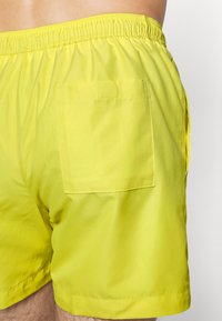 Calvin Klein Swimwear MEDIUM DRAWSTRING GRAPHIC - Short de bain - sunday sunshine