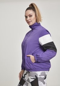 Urban Classics LADIESCRINKLE TRACK  - Vjetrovka - ultraviolet/blk/wht