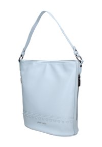 lichtblauwe leren schoudertas met een gestructureerde afwerking, met een vlakke silhouette, decoratieve studs onderaan en een ritsvak aan de zijkant.