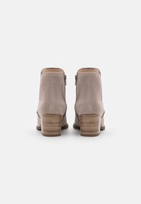 Gabor Comfort Kotníkové boty - taupe