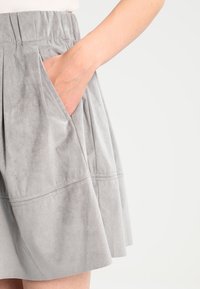 Moves Plisovaná sukně - light grey