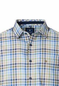 Gecarreshemd met knopen in verschillende tinten blauw, groen en beige. Katoenen stof met een borstzak en donkere knopen. Casual stijl.